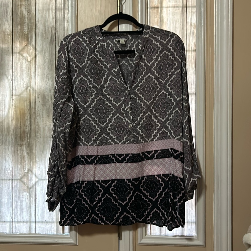 Printed blouse with half button front. Cotton fabric. Size Xl
